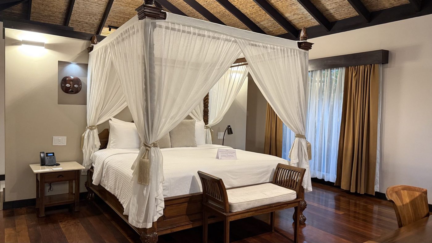 Suíte com cama de dossel