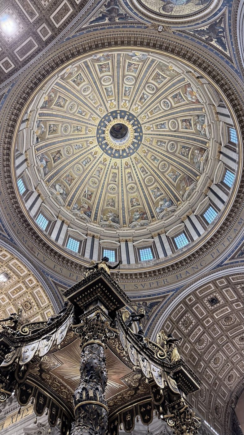 Cúpula da Basílica de São Pedro por dentro