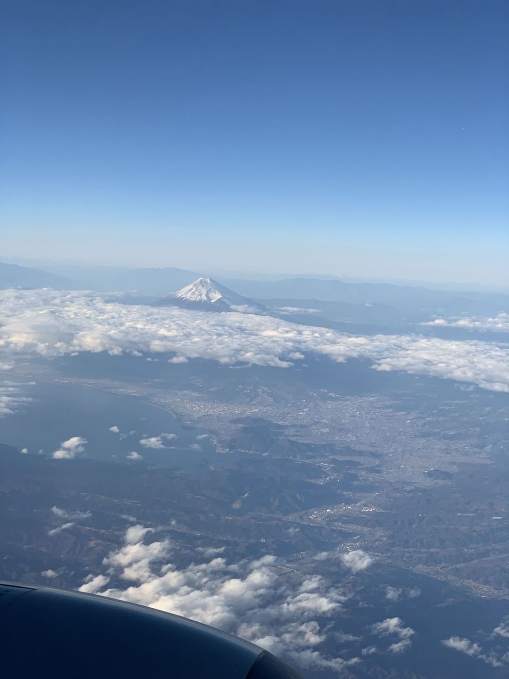 Monte Fuji acima das nuvens, visto do avião