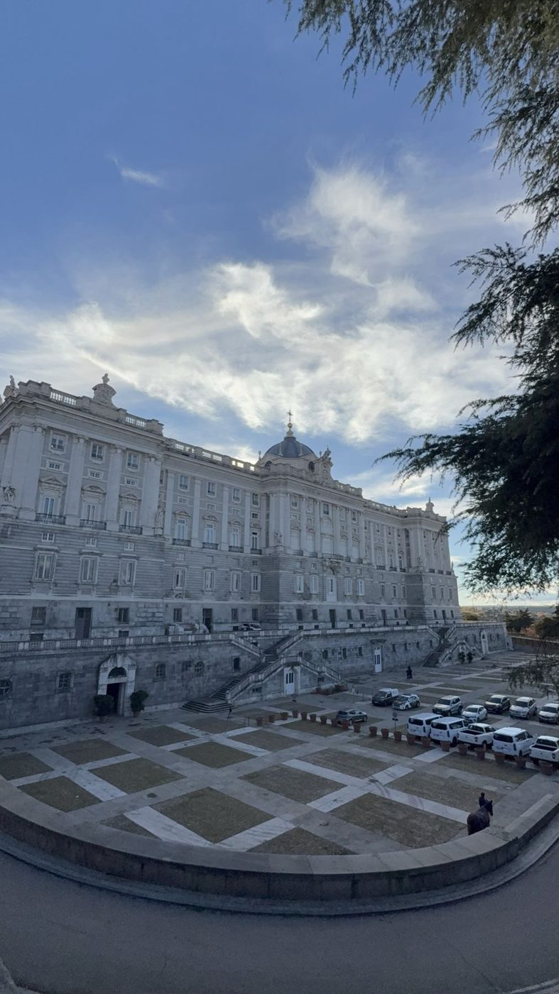 Palácio Real e Plaza de la Armería